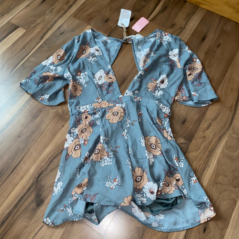 Love Culture Boutique Floral romper, new with tags never worn size M